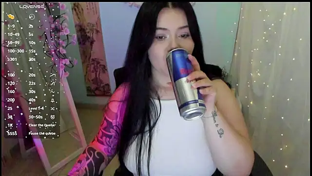 Snapshot of Mona_Esty chatting on April 9, 2026, 6:15 am Mona Esty online show from April 9, 2026, 6:15 am