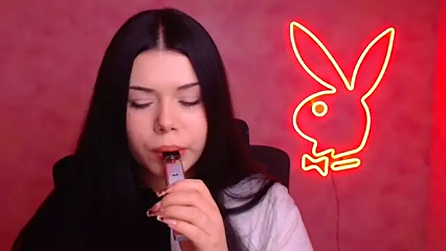 Mona Esty online show from December 3, 2025, 6:40 pm