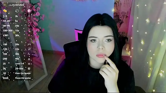 Snapshot of Mona_Esty chatting on July 9, 2026, 6:14 am Mona Esty online show from July 9, 2026, 6:14 am