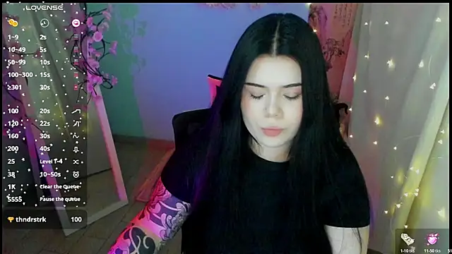 Snapshot of Mona_Esty chatting on May 18, 2026, 6:18 am Mona Esty online show from May 18, 2026, 6:18 am
