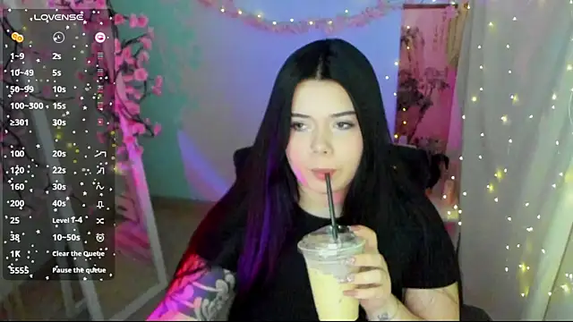 Snapshot of Mona_Esty chatting on July 10, 2026, 6:24 am Mona Esty online show from July 10, 2026, 6:24 am