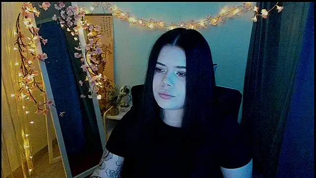 Snapshot of Mona_Esty chatting on March 4, 2026, 1:41 pm Mona Esty online show from March 4, 2026, 1:41 pm