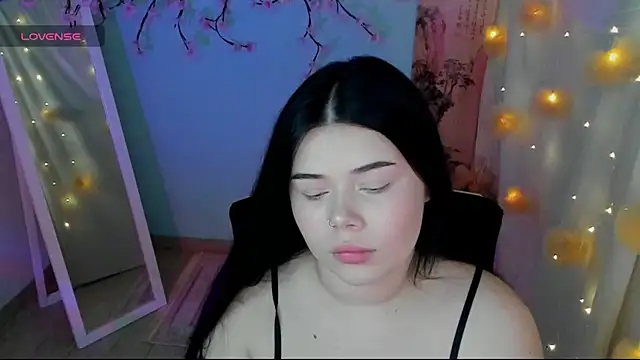 Snapshot of Mona_Esty chatting on August 5, 2026, 6:07 am Mona Esty online show from August 5, 2026, 6:07 am