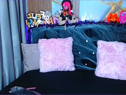 sthephylittle online show from October 13, 2025, 6:53 pm