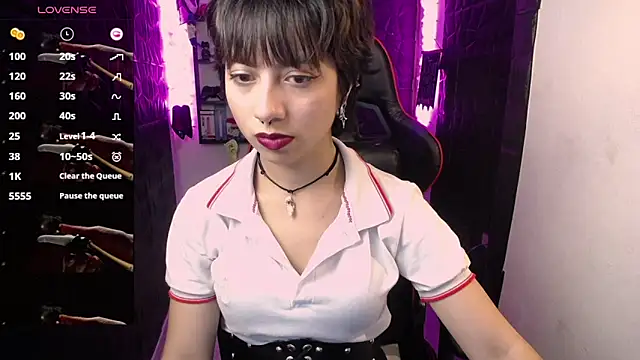 lunarichy22 online show from May 27, 2026, 8:05 pm
