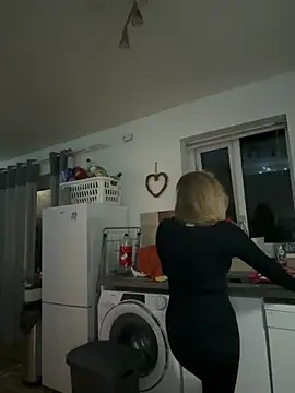 MimiMaee online show from November 10, 2025, 6:57 pm