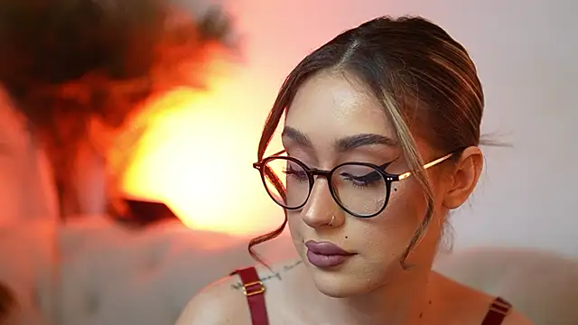 AileenKiss online show from April 14, 2026, 8:03 pm