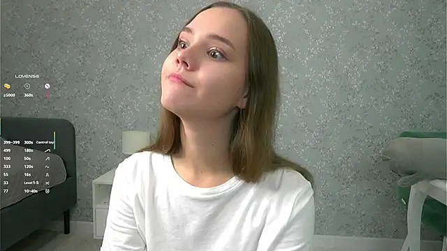 Snapshot of SweetSaraPie chatting on October 5, 2025, 7:04 pm SweetSaraPie online show from October 5, 2025, 7:04 pm