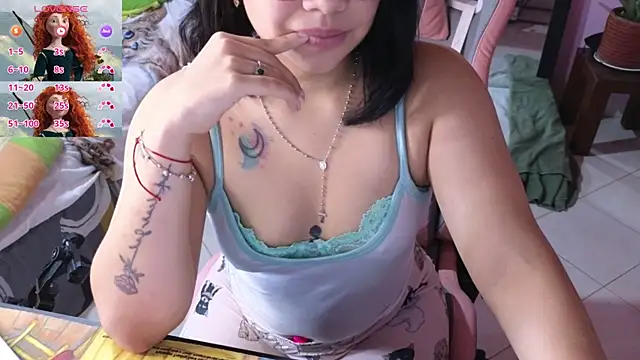 Snapshot of Elfa-Diamond chatting on October 3, 2025, 8:10 pm Elfa-Diamond online show from October 3, 2025, 8:10 pm