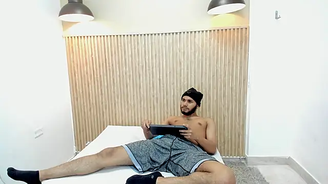 Adamss 23 online show from October 8, 2025, 8:09 pm