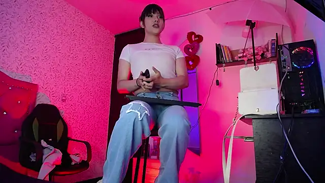 Snapshot of altair_w chatting on October 14, 2025, 8:53 pm altair w online show from October 14, 2025, 8:53 pm