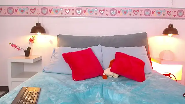 Snapshot of Suzy1_ chatting on October 31, 2025, 8:49 pm Suzy1 online show from October 31, 2025, 8:49 pm