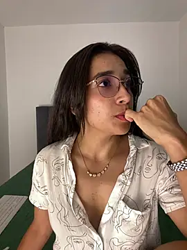 SabrinaEvanss  online show from May 9, 2026, 8:34 pm