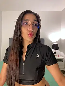 SabrinaEvanss  online show from May 19, 2026, 7:54 pm