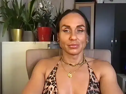 GluteQueenE online show from December 18, 2025, 4:11 pm