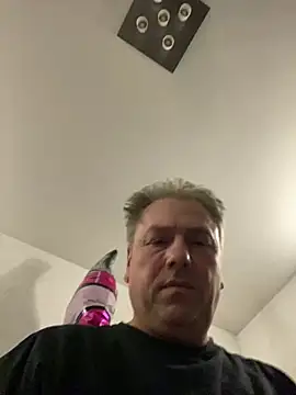 Sklavekay online show from March 1, 2026, 10:43 pm