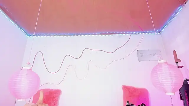 shannon kinne  online show from December 14, 2025, 1:17 pm