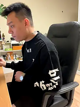 Snapshot of latava chatting on November 15, 2025, 4:11 pm latava online show from November 15, 2025, 4:11 pm