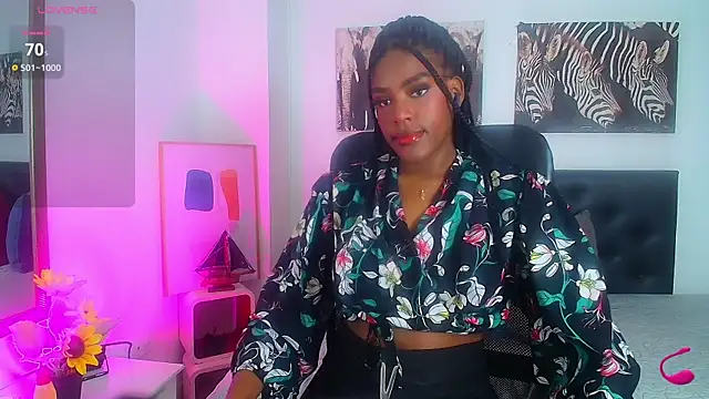 Snapshot of PaulinaEbony chatting on October 7, 2025, 3:29 am PaulinaEbony online show from October 7, 2025, 3:29 am
