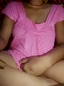 CUT MOM online show from October 21, 2025, 4:06 pm