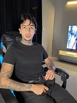 Snapshot of RealGdiass chatting on October 4, 2025, 3:52 am RealGdiass online show from October 4, 2025, 3:52 am