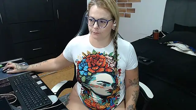 perlagoloza05 online show from February 25, 2026, 2:12 am