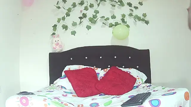 Snapshot of britth_kiss chatting on October 3, 2025, 8:21 pm britth kiss online show from October 3, 2025, 8:21 pm