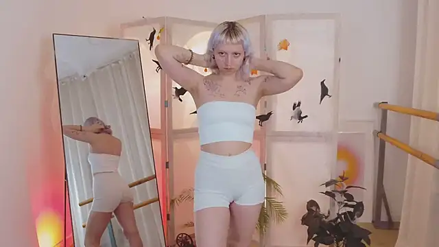 LollyMi online show from October 30, 2025, 5:10 pm