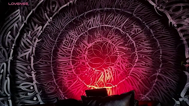 dahlia darkwood online show from April 4, 2026, 1:56 am