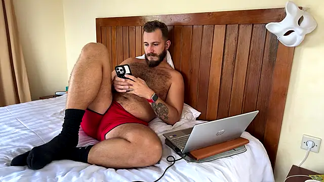 Snapshot of mrmaxiy chatting on April 13, 2026, 5:00 am mrmaxiy online show from April 13, 2026, 5:00 am