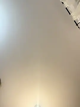 Snapshot of MayaVonDe chatting on November 5, 2025, 4:10 pm MayaVonDe online show from November 5, 2025, 4:10 pm