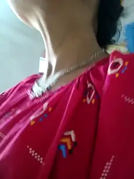 Hotty-romi3 online show from November 10, 2025, 4:28 am