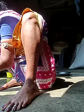 Hotty-romi3 online show from October 13, 2025, 3:41 am