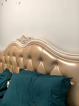 Mile-m online show from November 2, 2025, 2:27 am