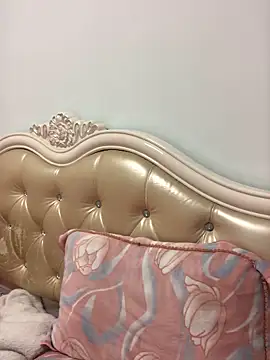 Mile-m online show from April 22, 2026, 12:23 pm