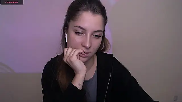 Snapshot of _OlivkaSexy chatting on October 3, 2025, 11:56 am OlivkaSexy online show from October 3, 2025, 11:56 am
