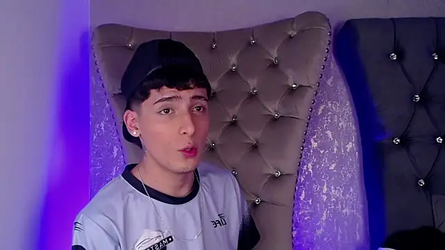 MateoMitchell online show from November 6, 2025, 4:49 am