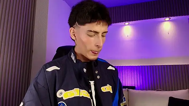 MateoMitchell online show from April 18, 2026, 5:21 am