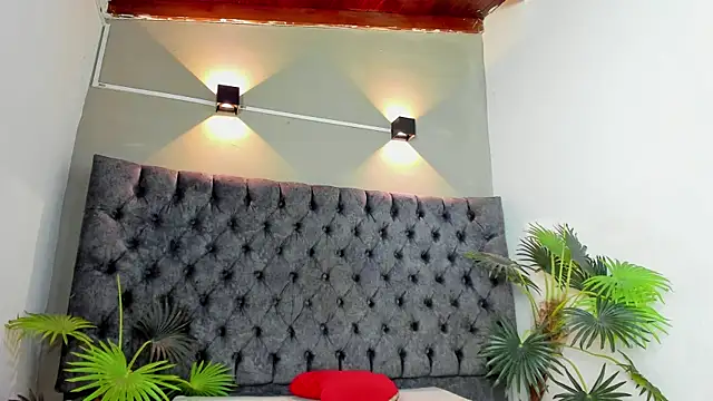 COMPTON 01 online show from November 15, 2025, 3:43 am