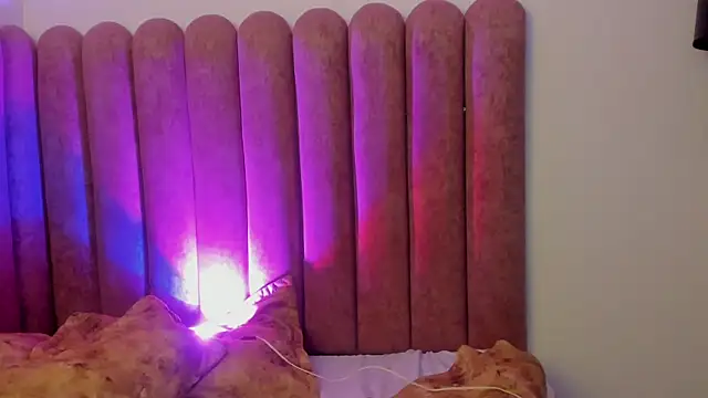 Alanha   online show from November 3, 2025, 3:12 am