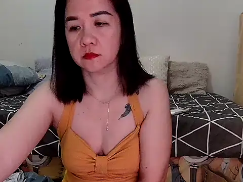 Snapshot of KissHott chatting on May 10, 2026, 10:11 pm KissHott online show from May 10, 2026, 10:11 pm