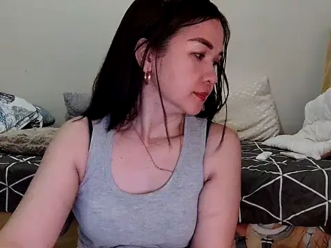 Snapshot of KissHott chatting on May 4, 2026, 1:47 pm KissHott online show from May 4, 2026, 1:47 pm
