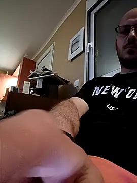 arksex32 online show from April 13, 2026, 8:24 pm