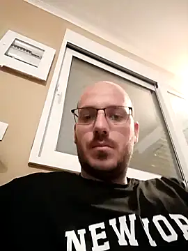 arksex32 online show from April 14, 2026, 9:53 pm