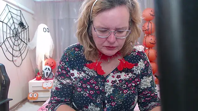 Snapshot of VestaWoody chatting on October 16, 2025, 6:10 am VestaWoody online show from October 16, 2025, 6:10 am