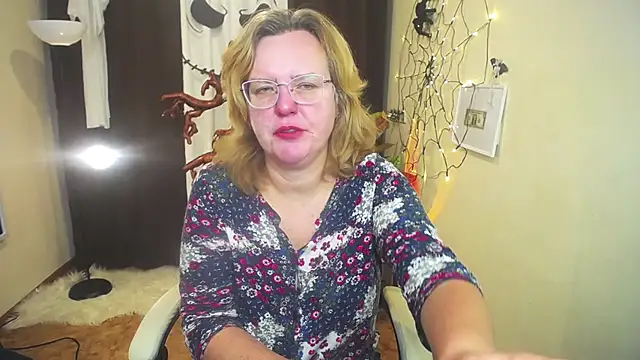 Snapshot of VestaWoody chatting on October 18, 2025, 6:15 am VestaWoody online show from October 18, 2025, 6:15 am