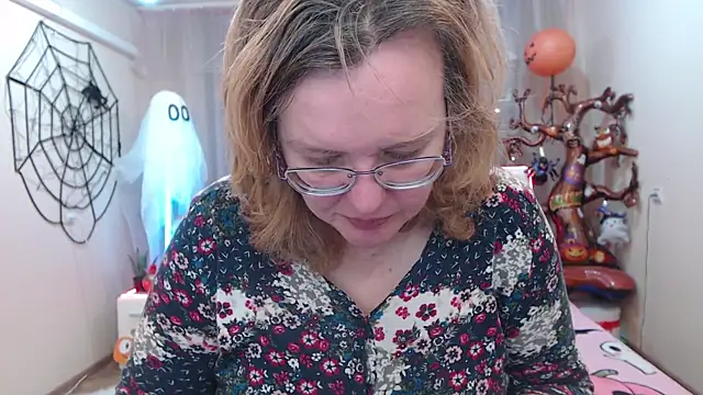 Snapshot of VestaWoody chatting on November 3, 2025, 7:13 am VestaWoody online show from November 3, 2025, 7:13 am