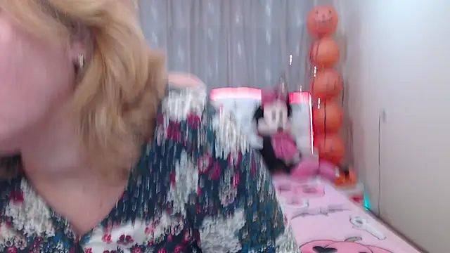 Snapshot of VestaWoody chatting on October 13, 2025, 6:26 am VestaWoody online show from October 13, 2025, 6:26 am