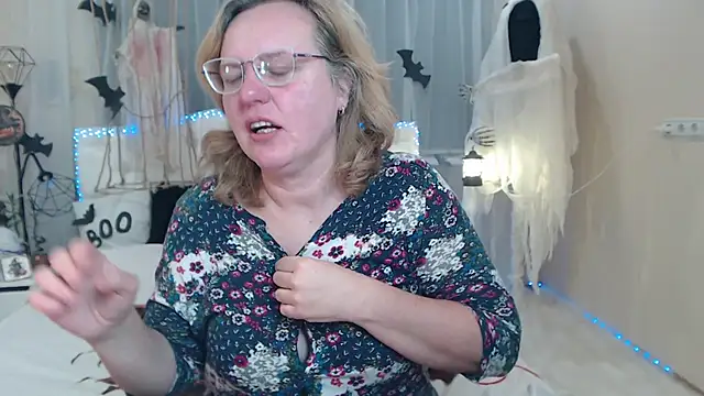 Snapshot of VestaWoody chatting on October 17, 2025, 6:28 am VestaWoody online show from October 17, 2025, 6:28 am