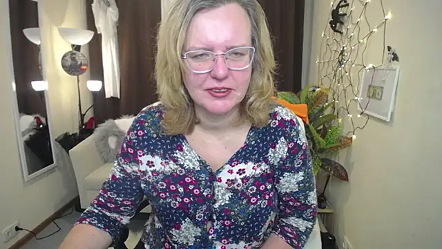 Snapshot of VestaWoody chatting on November 1, 2025, 7:02 am VestaWoody online show from November 1, 2025, 7:02 am